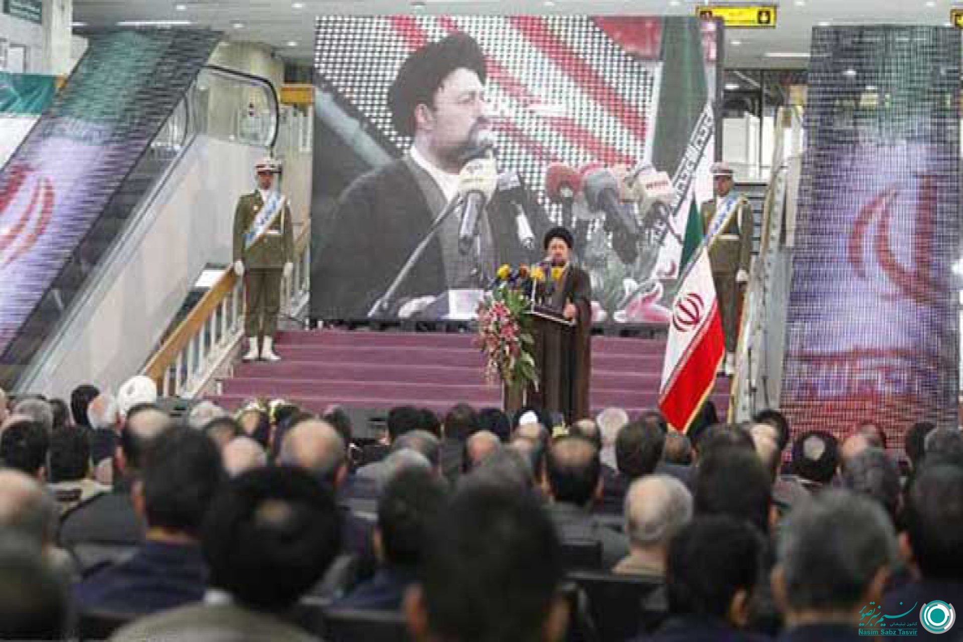 برگزاری جشن آغاز برنامه های دهه فجر در جایگاه جلوس امام خمینی 407