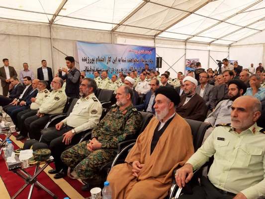 جمعی از مهمانان مراسم افتتاح 1245 واحد مسکونی نیروی انتظامی